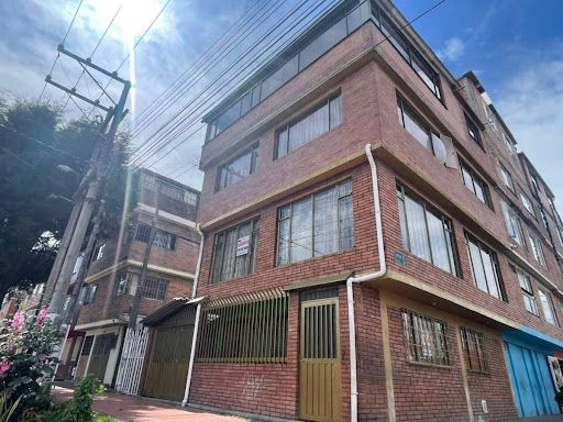 Casa en arriendo Cundinamarca Bogotá Ciudad Bachué 230 m2 Habitaciones 5 Baños 4 Garajes 1 Precio $4200000