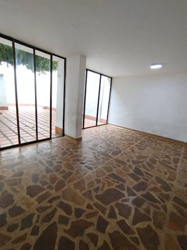 Casa en arriendo Antioquia Medellín San Joaquin 360 m2 Habitaciones 6 Baños 4 Garajes 1 Precio $6300000