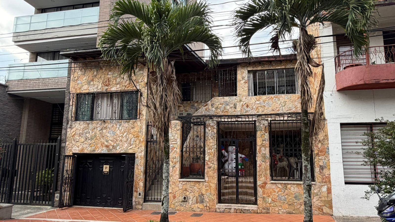 Casa en venta Antioquia Medellín Laureles 289 m2 Habitaciones 4 Baños 3 Garajes 1 Precio $1150000000