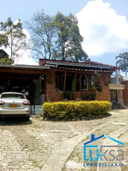 Finca en arriendo o venta Antioquia La Estrella Centro 1550 m2 Habitaciones 4 Baños 3 Garajes 1 Precio venta $1300000000 Precio arriendo $7500000
