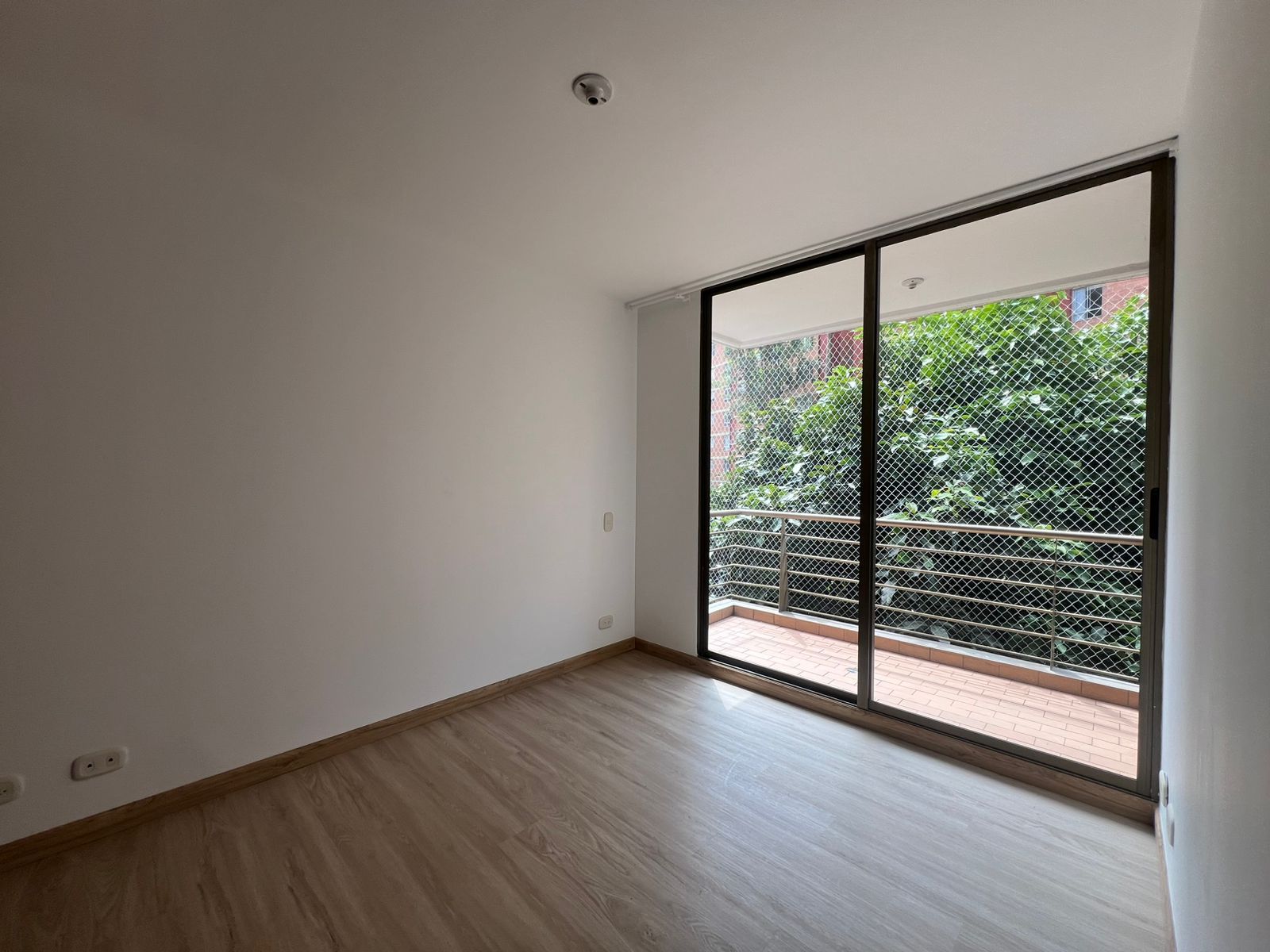Apartamento en arriendo Antioquia Medellín El Chingui 80 m2 Habitaciones 3 Baños 2 Garajes 1 Precio $3350000
