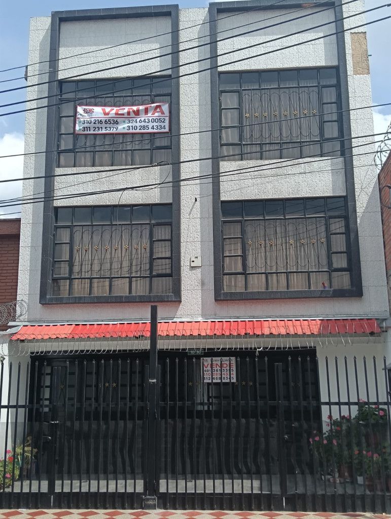 Casa en venta Cundinamarca Bogotá Ciudad Jardín Sur 398 m2 Habitaciones 9 Baños 8 Garajes 3 Precio $950000000