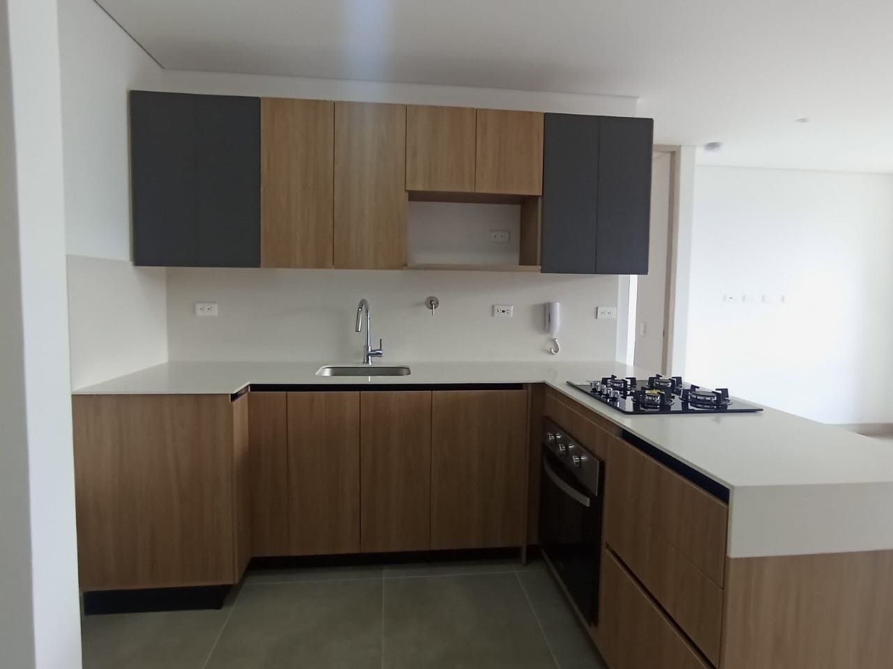 Apartaestudio en arriendo Antioquia Medellín El Tesoro 67 m2 Habitaciones 1 Baños 2 Garajes 1 Precio $4450000