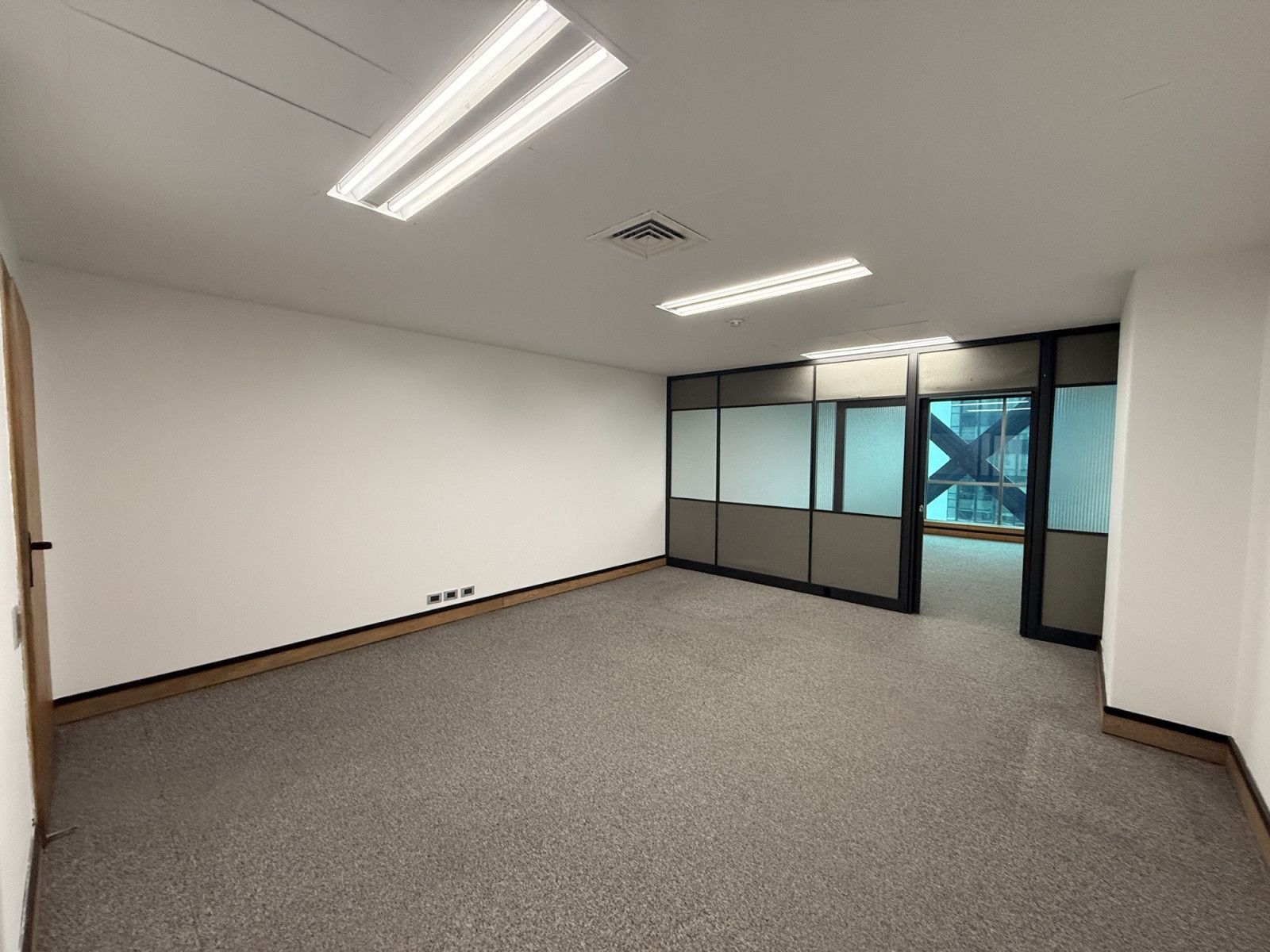 Oficina en arriendo Antioquia Medellín La Aguacatala 50 m2 Habitaciones 0 Baños 2 Garajes 1 Precio $4800000