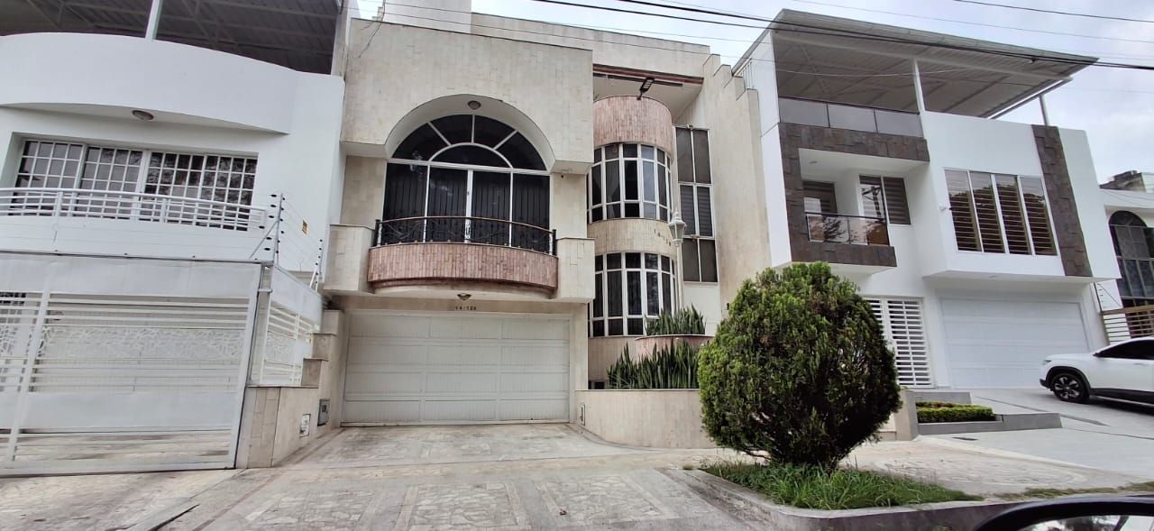 Casa en venta Valle Del Cauca Cali El Ingenio 690 m2 Habitaciones 7 Baños 6 Garajes 4 Precio $2700000000