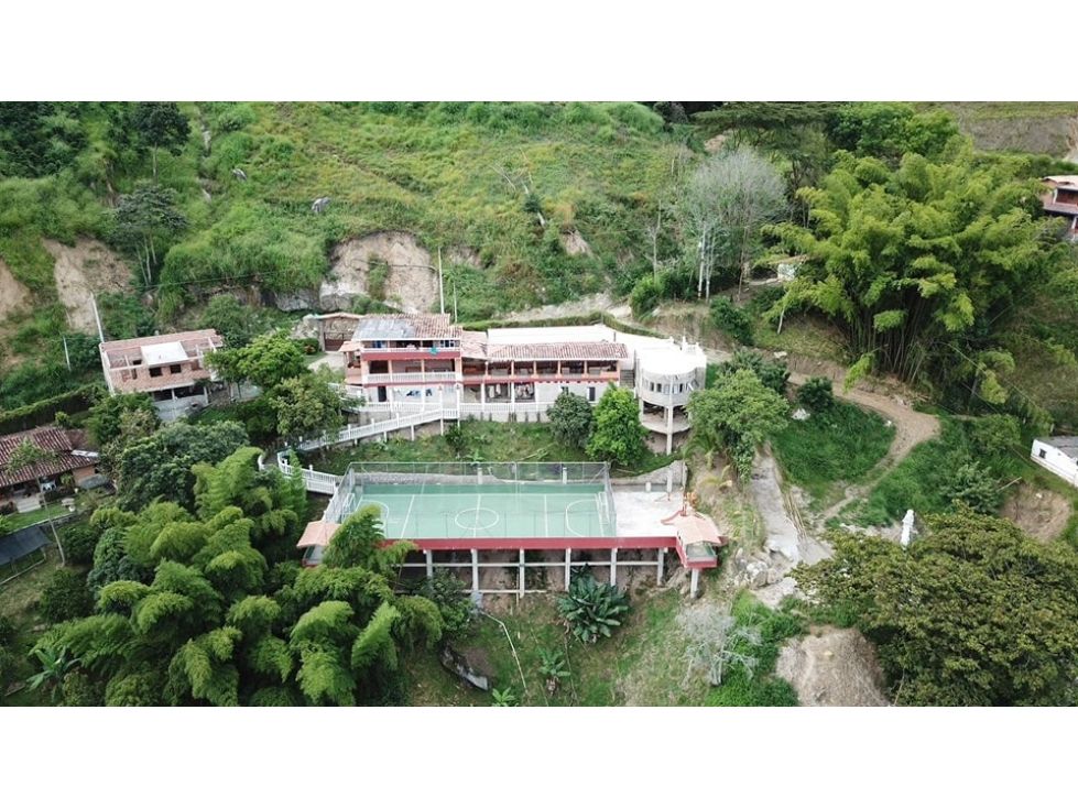 Casa en venta Antioquia Barbosa Barbosa 300 m2 Habitaciones 5 Baños 6 Garajes 7 Precio $1300000000
