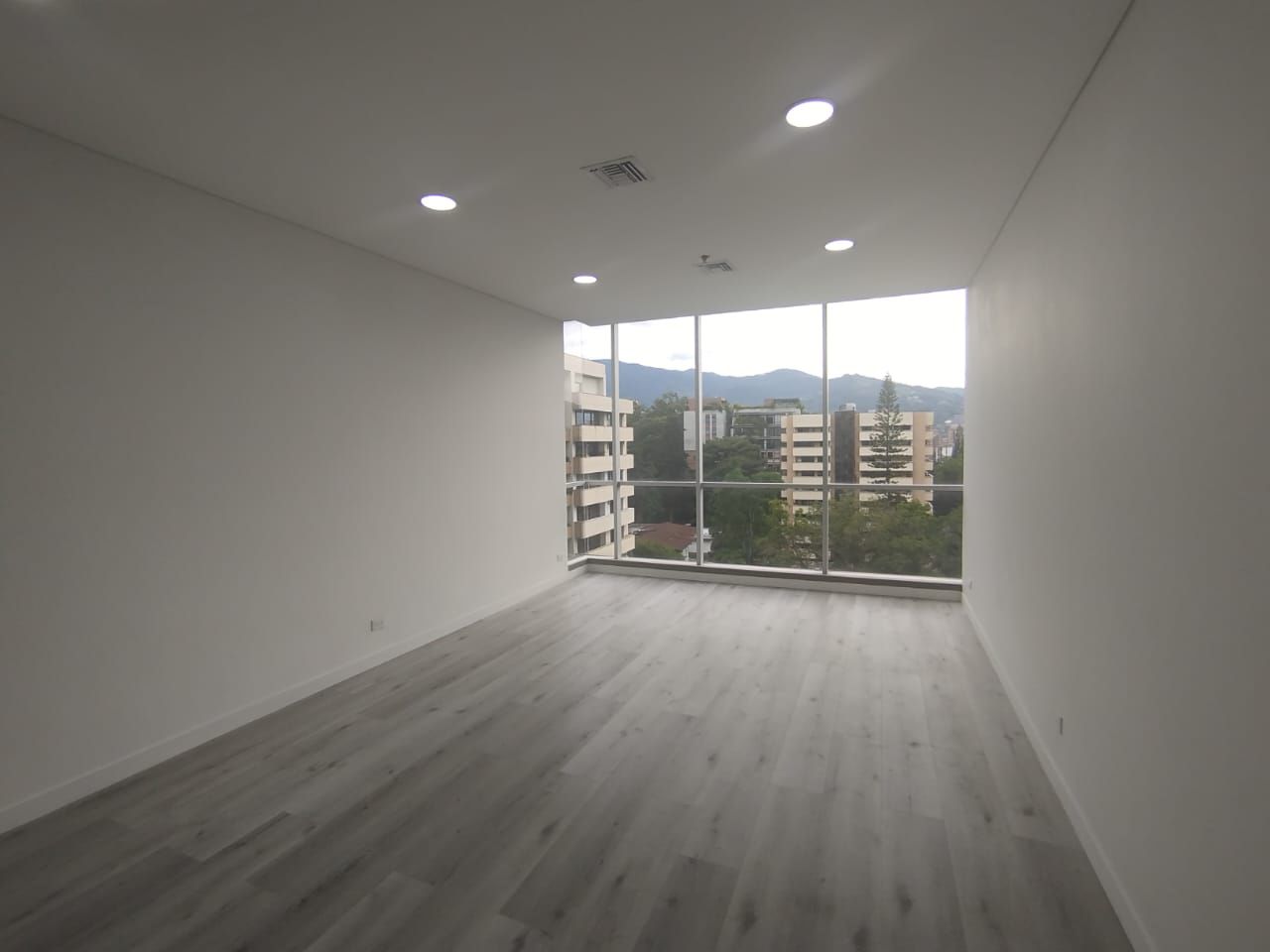 Oficina en arriendo Antioquia Medellín El Diamante No 2 34 m2 Habitaciones 0 Baños 1 Garajes 1 Precio $3700000