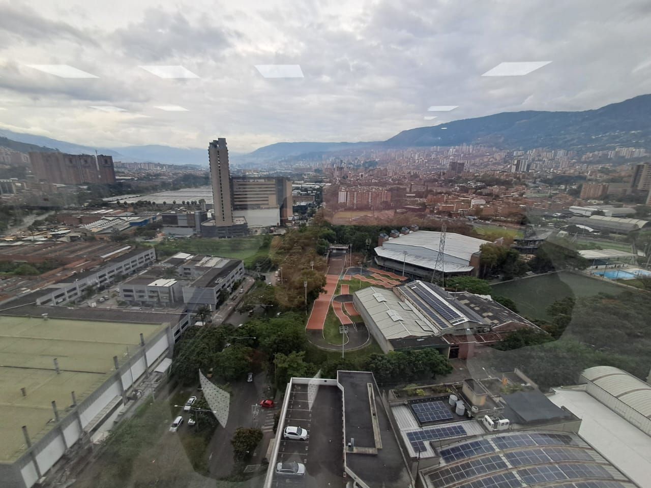 Oficina en arriendo Antioquia Envigado Primavera 120 m2 Habitaciones 0 Baños 4 Garajes 0 Precio $9000000