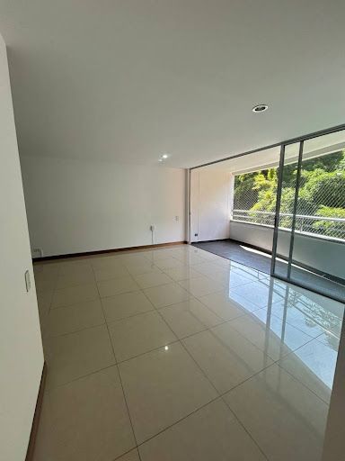 Apartamento en arriendo Antioquia Envigado La Inmaculada 94 m2 Habitaciones 2 Baños 2 Garajes 2 Precio $4300000