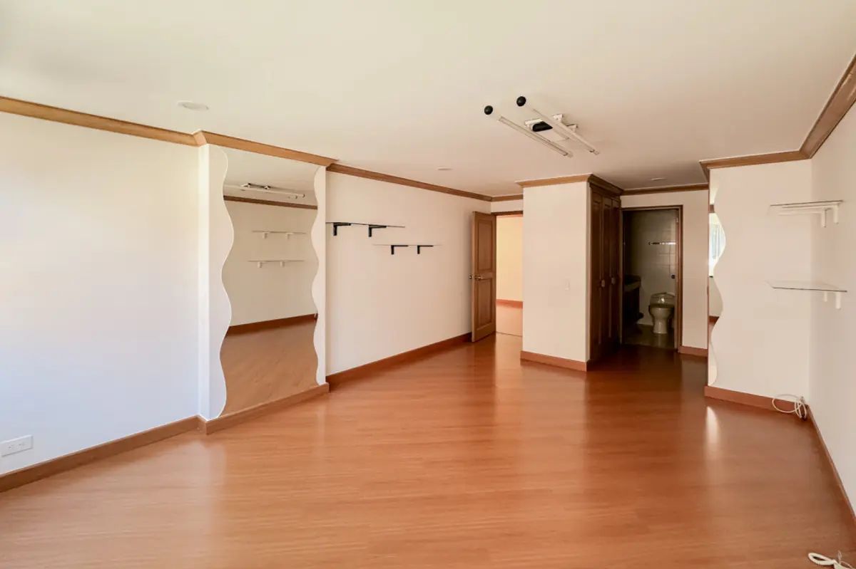 Apartamento en venta Cundinamarca Bogotá El Retiro 242 m2 Habitaciones 4 Baños 5 Garajes 2 Precio $1260000000