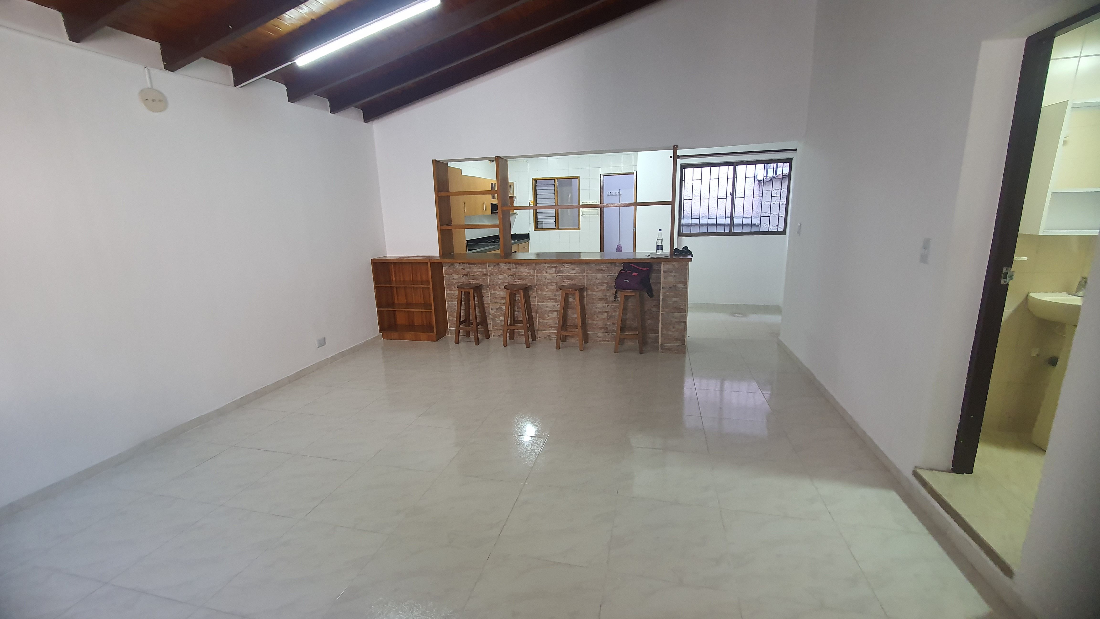 Casa en arriendo Antioquia Envigado Bucarest 180 m2 Habitaciones 4 Baños 2 Garajes 0 Precio $3600000