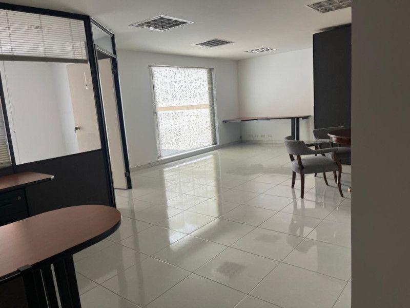 Oficina en arriendo Cundinamarca Bogotá Chicó Norte 90 m2 Habitaciones 0 Baños 1 Garajes 2 Precio $6776000