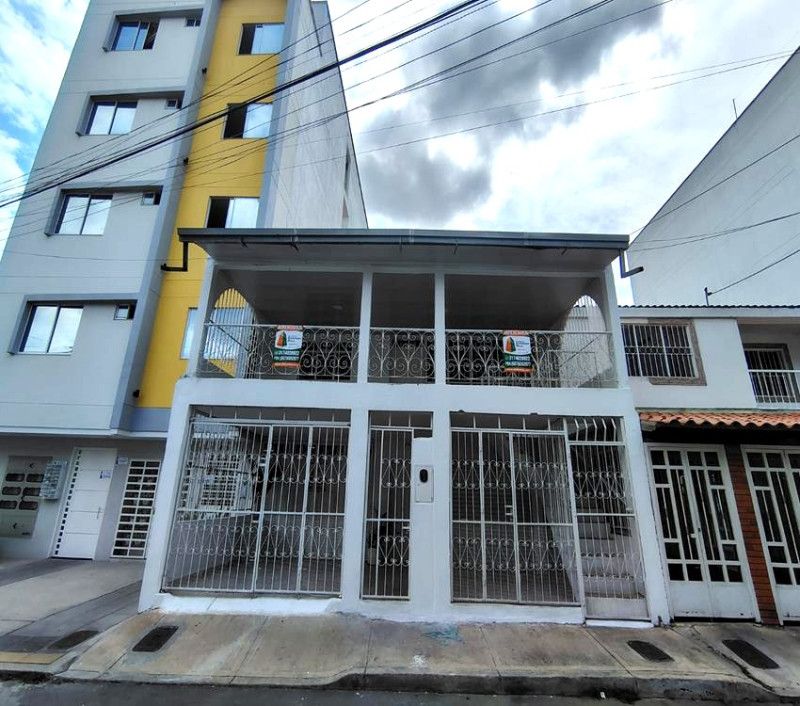 Casa en arriendo Santander Girón Santa Cruz 335 m2 Habitaciones 14 Baños 3 Garajes 0 Precio $6000000