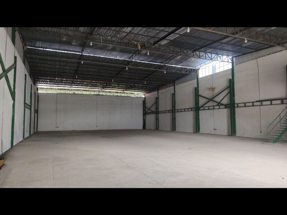 Bodega en arriendo Meta Villavicencio San Isidro 840 m2 Habitaciones 0 Baños 2 Garajes 6 Precio $12000000