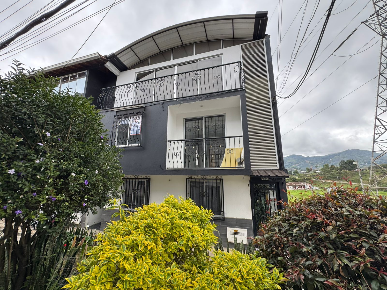 Apartamento en arriendo o venta Antioquia El Carmen De Viboral Don Berna 130 m2 Habitaciones 3 Baños 2 Garajes 0 Precio venta $430000000 Precio arriendo $1800000