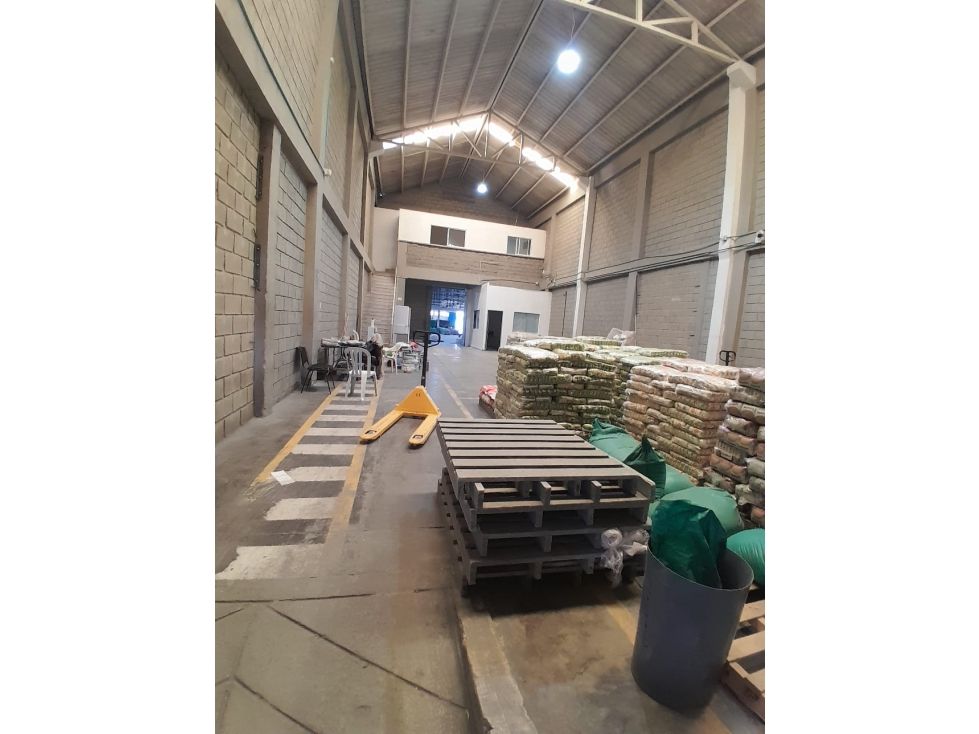 Bodega en arriendo Bolívar Cartagena Br San Pedro 225 m2 Habitaciones 0 Baños 2 Garajes 0 Precio $7000000