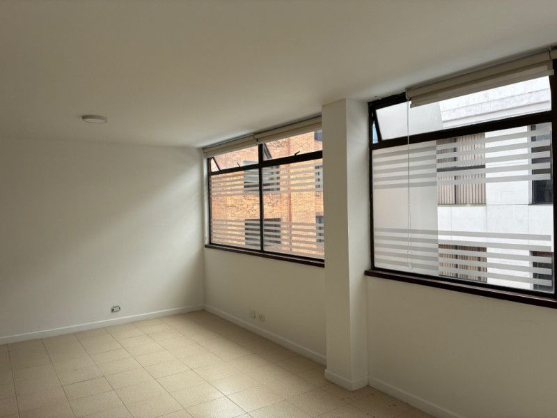 Oficina en arriendo Cundinamarca Bogotá Santa Barbara Occidental 41 m2 Habitaciones 0 Baños 1 Garajes 1 Precio $2500000