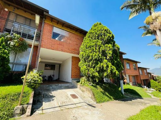 Casa en arriendo Antioquia Envigado Las Antillas 135 m2 Habitaciones 3 Baños 3 Garajes 2 Precio $4700000