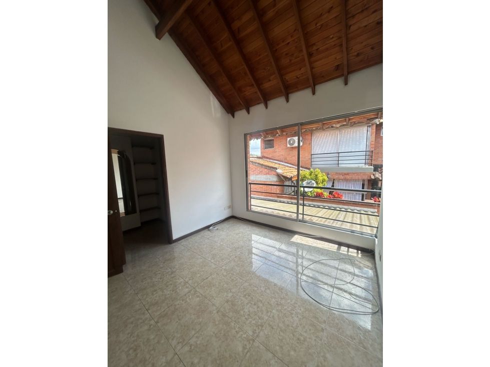 Casa en arriendo Risaralda Pereira Sector Lago Uribe 134 m2 Habitaciones 4 Baños 4 Garajes 2 Precio $3200000