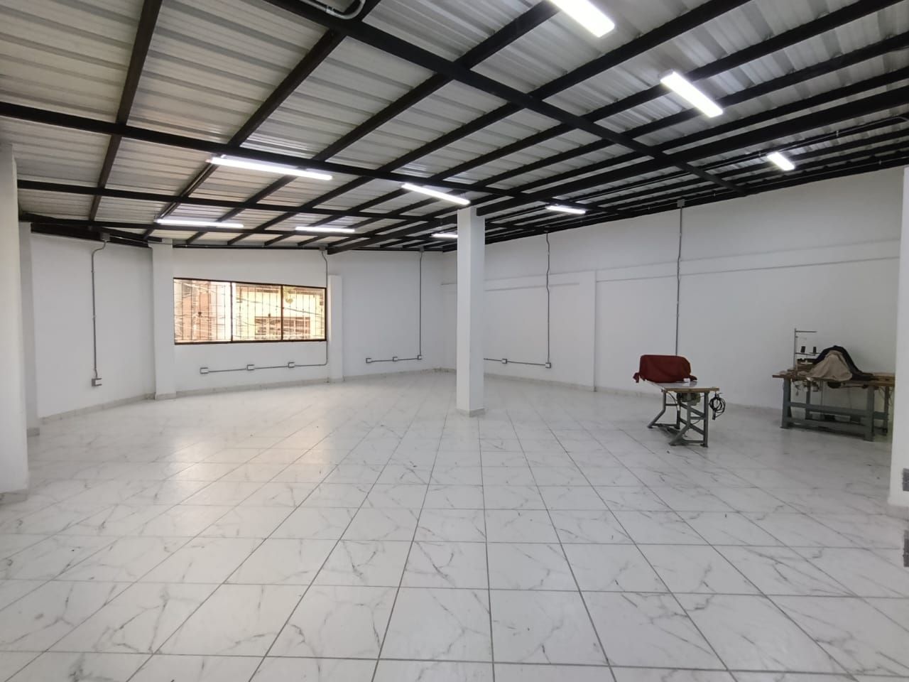 Local en arriendo Antioquia Medellín Jesus Nazareno 100 m2 Habitaciones 0 Baños 1 Garajes 0 Precio $3000000