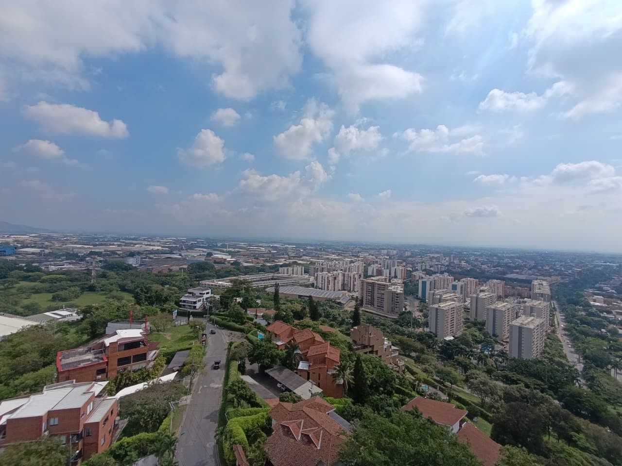 Apartamento en arriendo o venta Valle Del Cauca Cali Menga 179 m2 Habitaciones 3 Baños 5 Garajes 3 Precio venta $1600000000 Precio arriendo $11100000