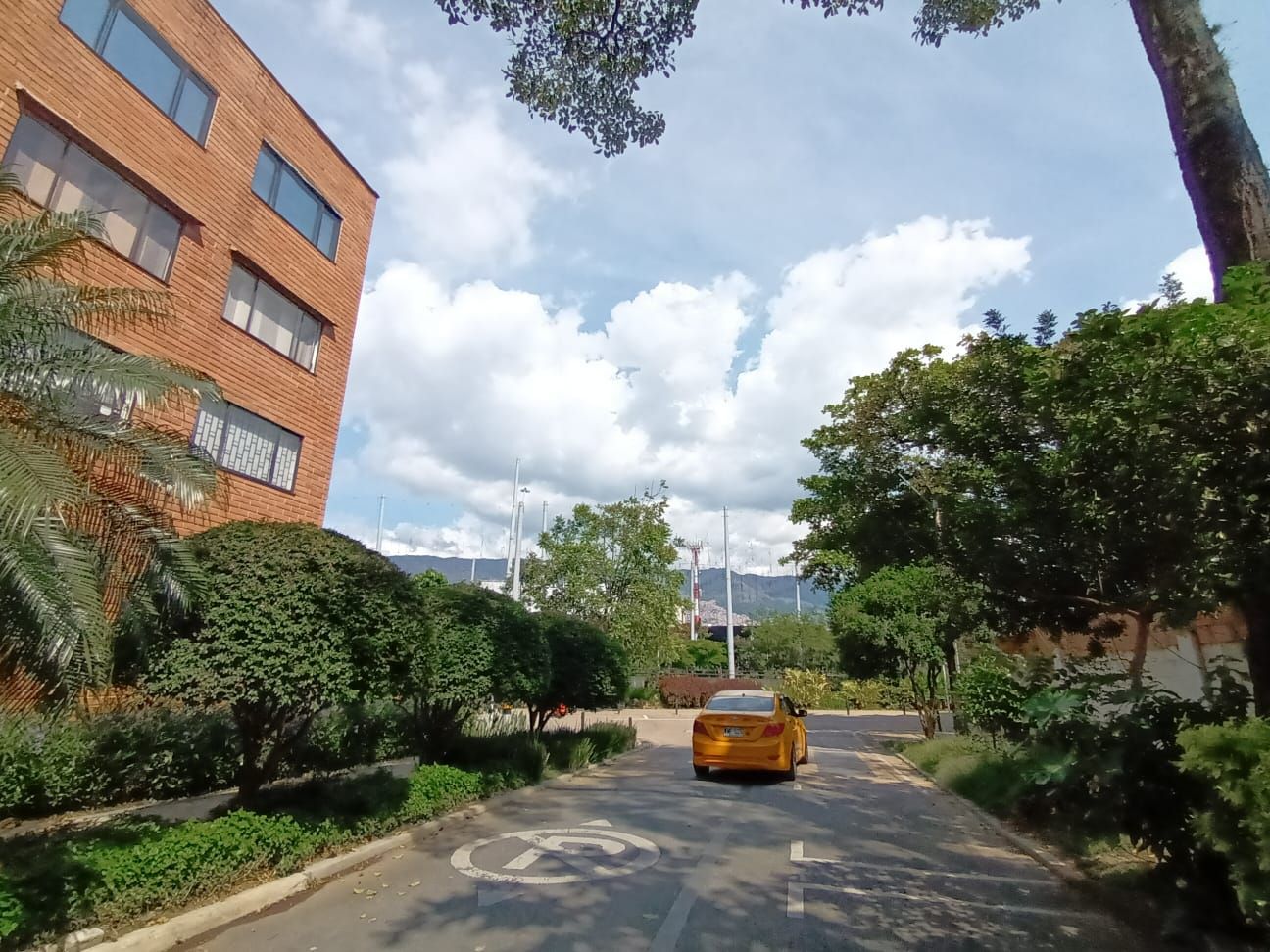 Apartamento en arriendo Antioquia Medellín Los Conquistadores 120 m2 Habitaciones 3 Baños 3 Garajes 2 Precio $4000000