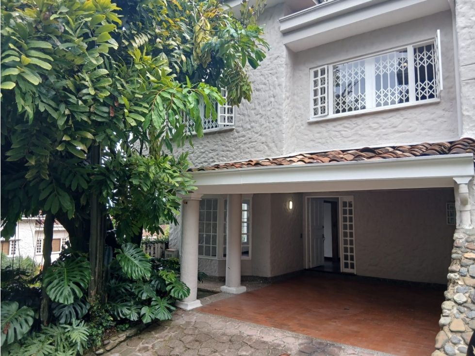 Casa en arriendo o venta Antioquia Medellín Los Naranjos 345 m2 Habitaciones 4 Baños 5 Garajes 2 Precio venta $1990000000 Precio arriendo $13310000
