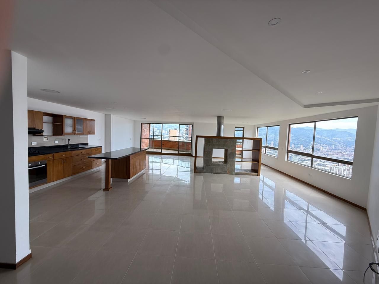 Apartamento en arriendo Antioquia Sabaneta Betania 270 m2 Habitaciones 3 Baños 5 Garajes 2 Precio $7000000