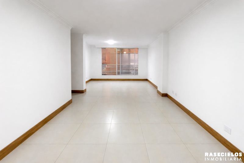 Apartamento en arriendo o venta Antioquia Medellín Miravalle 156 m2 Habitaciones 3 Baños 3 Garajes 2 Precio venta $870000000 Precio arriendo $4800000