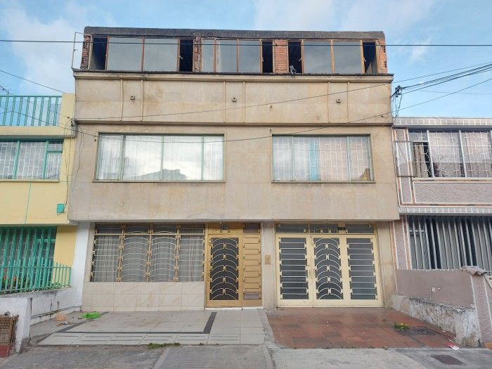 Casa en venta Cundinamarca Bogotá Las Américas 328 m2 Habitaciones 7 Baños 4 Garajes 1 Precio $950000000