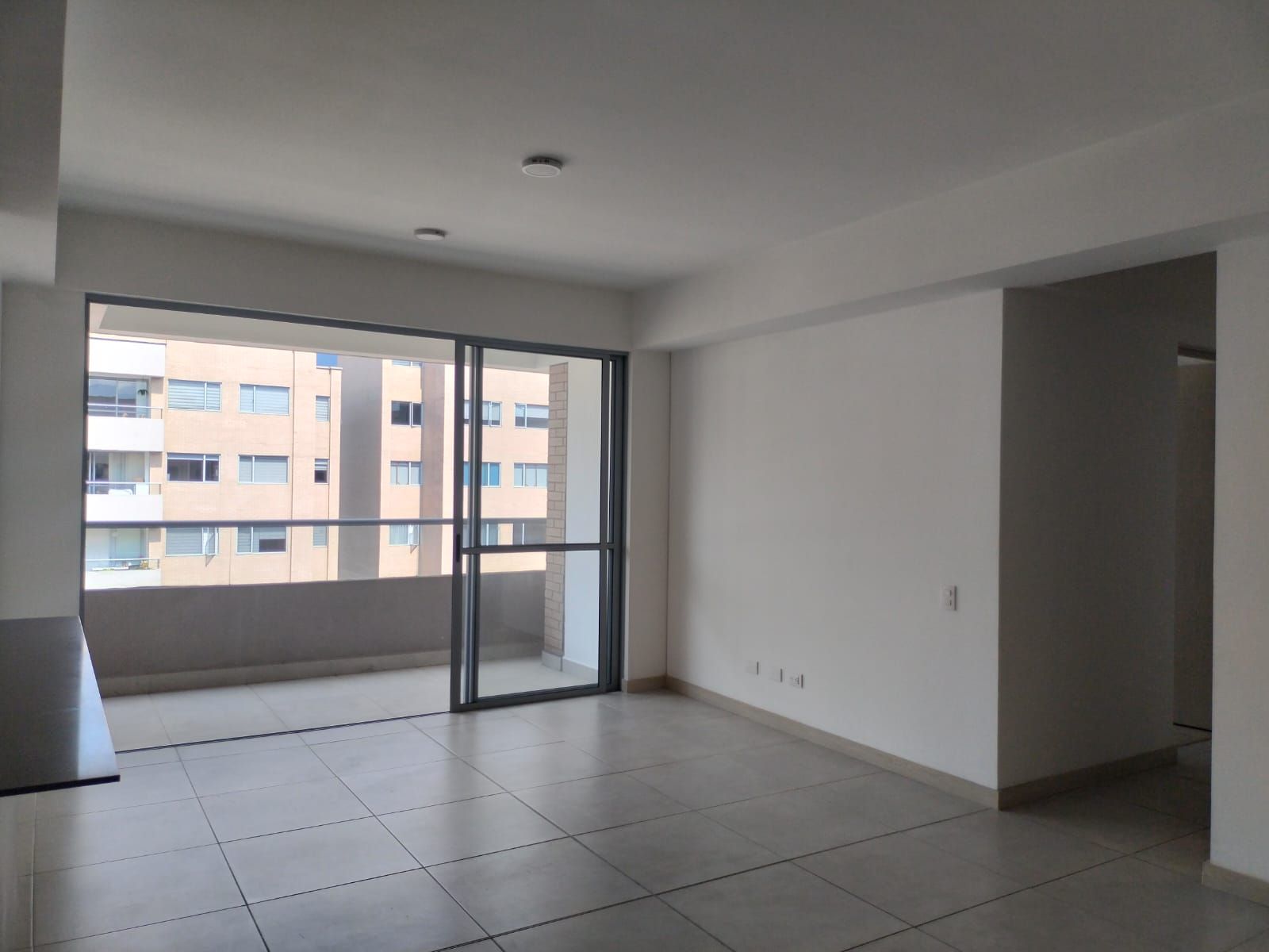Apartamento en arriendo Antioquia Envigado Jardines 88 m2 Habitaciones 3 Baños 2 Garajes 2 Precio $4350000