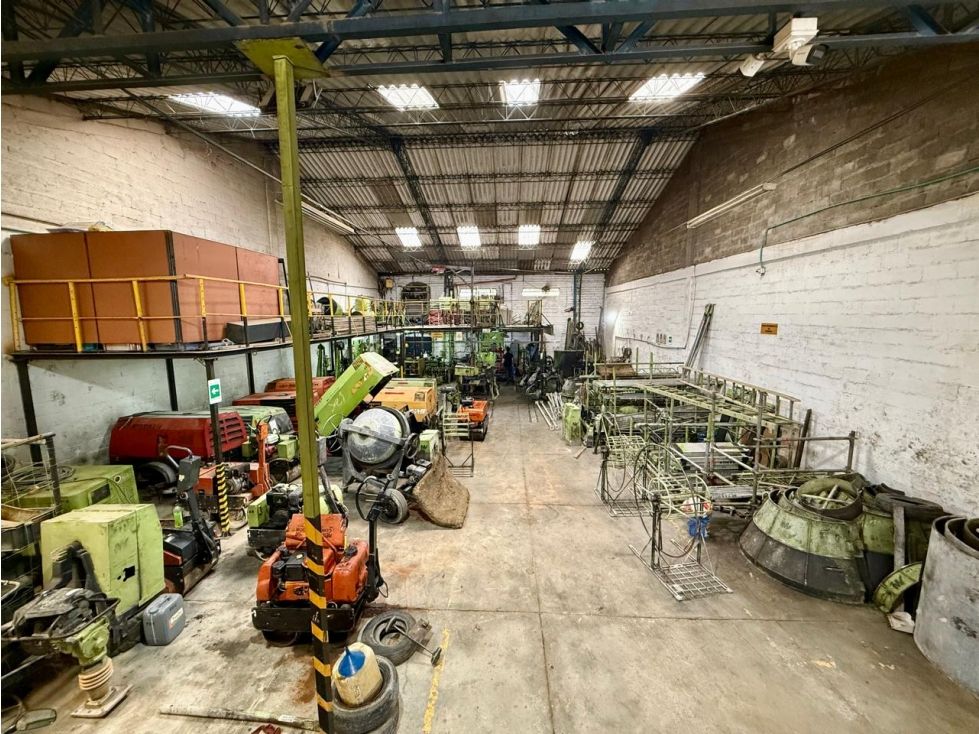 Bodega en venta Antioquia Itagüí San Fernando 400 m2 Habitaciones 0 Baños 5 Garajes 0 Precio $2150000000