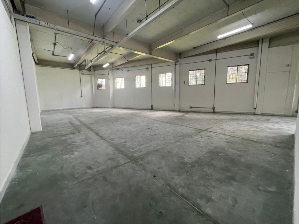 Bodega en arriendo Antioquia Sabaneta Holanda 820 m2 Habitaciones 0 Baños 6 Garajes 1 Precio $28000000
