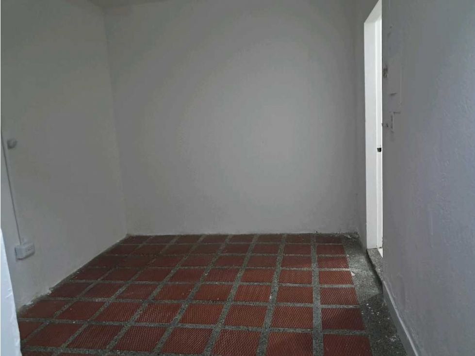 Local en arriendo Antioquia Medellín El Rincon 35 m2 Habitaciones 0 Baños 1 Garajes 0 Precio $1100000