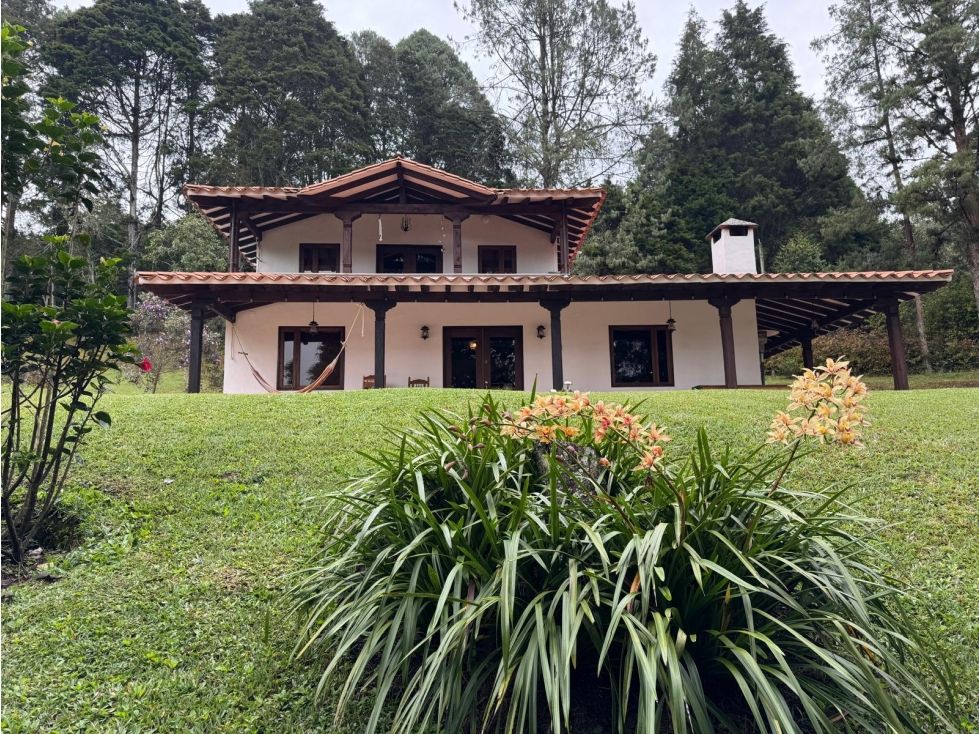 Finca en venta Antioquia Guarne Centro 251 m2 Habitaciones 3 Baños 3 Garajes 8 Precio $1050000000