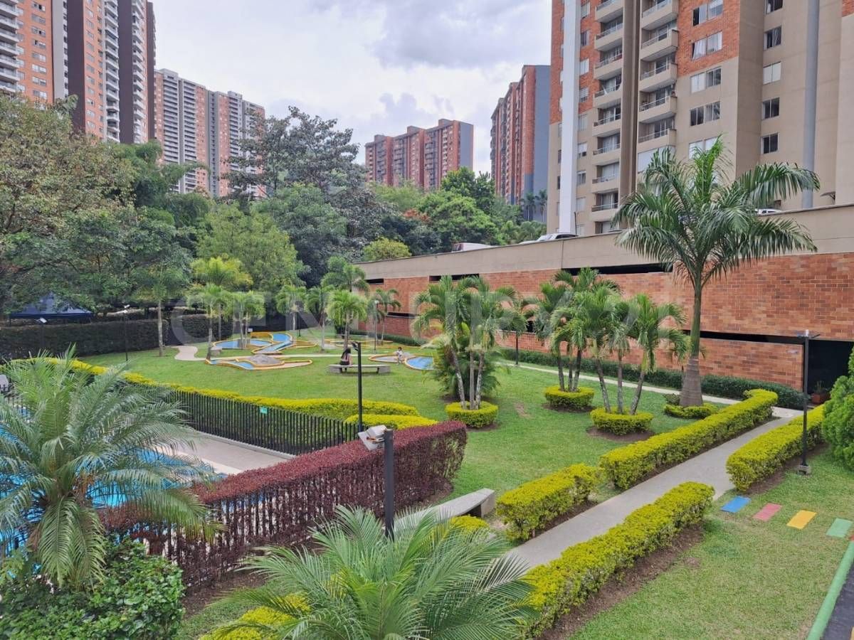 Apartamento en arriendo Antioquia Medellín Loma De Los Bernal 73 m2 Habitaciones 3 Baños 2 Garajes 1 Precio $3400000