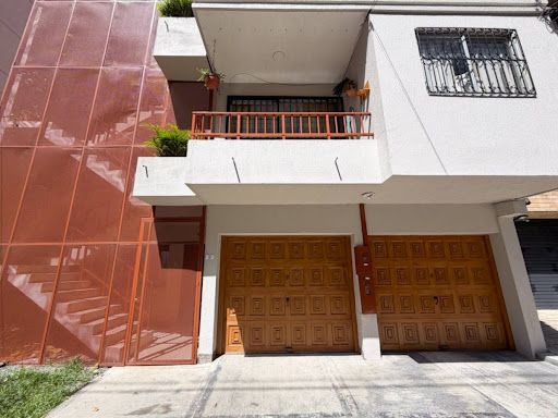Casa en arriendo Antioquia Medellín Los Conquistadores 220 m2 Habitaciones 4 Baños 4 Garajes 1 Precio $4500000