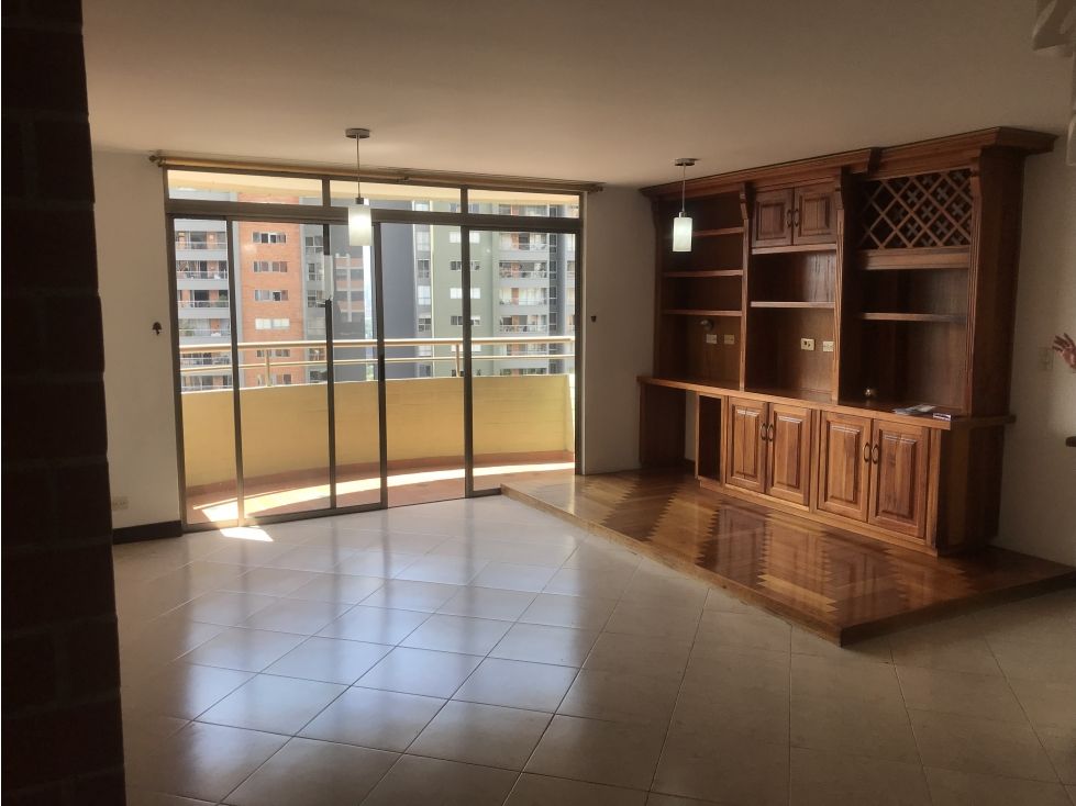 Apartamento en arriendo Antioquia Medellín Urbanizacion Cedros De La Colina 112 m2 Habitaciones 3 Baños 3 Garajes 1 Precio $3850000