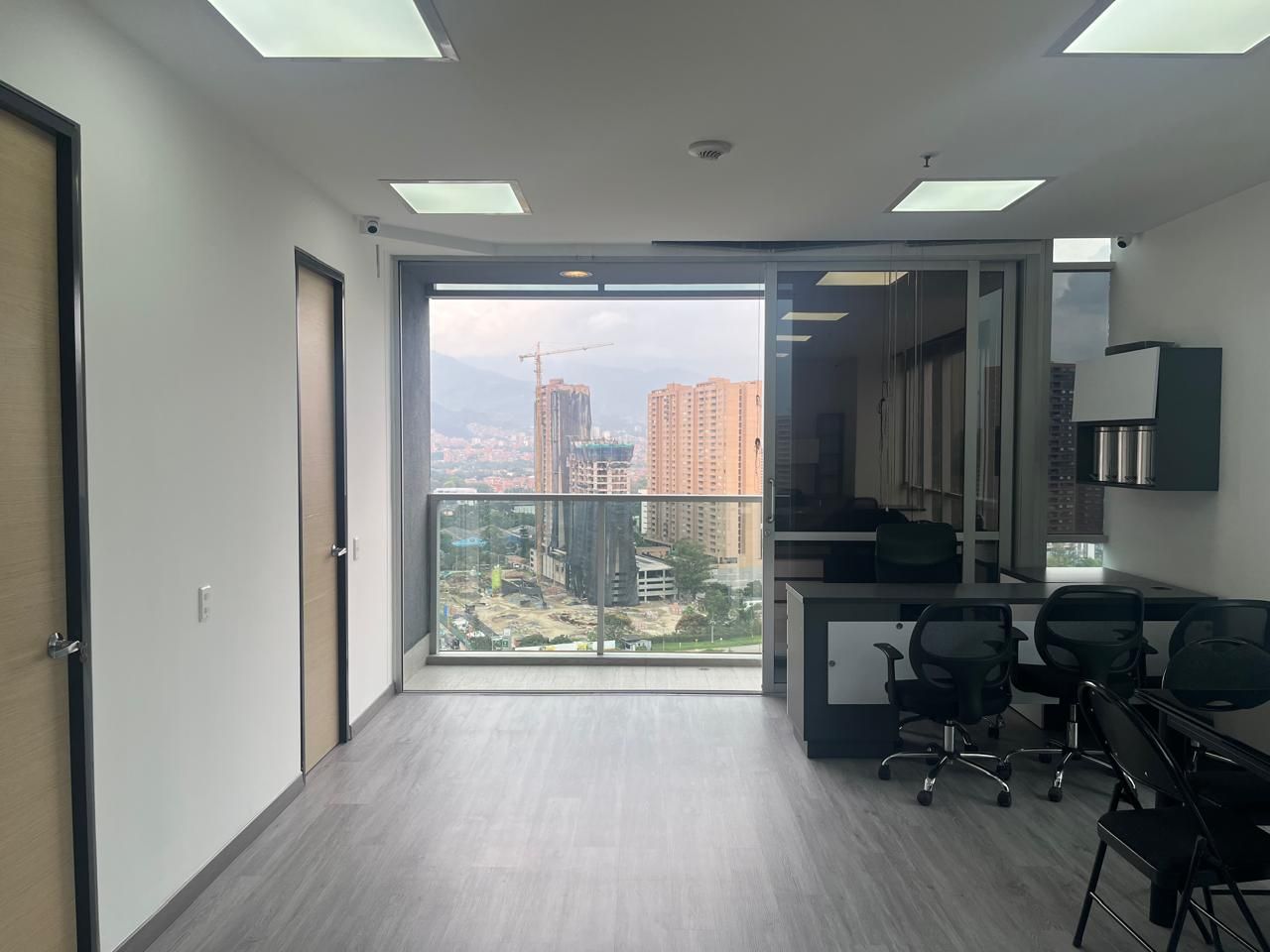 Oficina en arriendo Antioquia Medellín Manila 63 m2 Habitaciones 0 Baños 1 Garajes 2 Precio $6800000