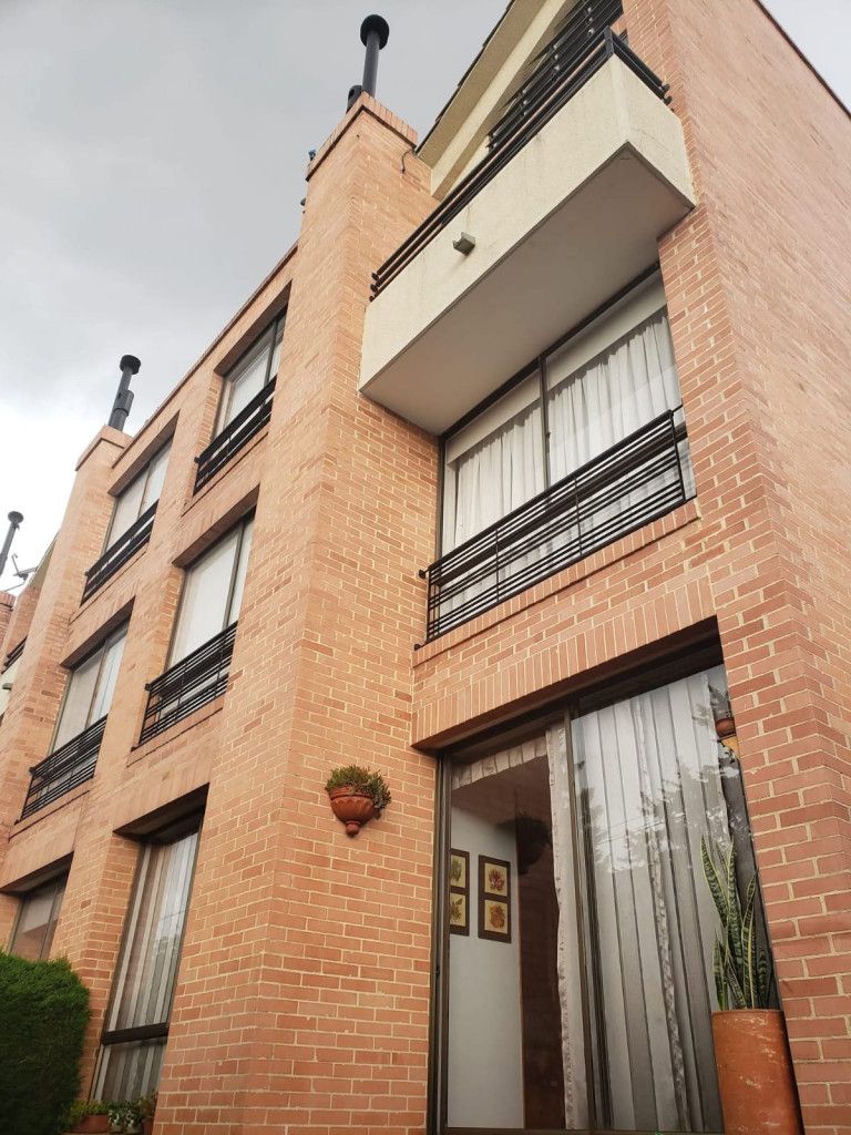 Casa en arriendo Cundinamarca Bogotá Atenas 188 m2 Habitaciones 4 Baños 5 Garajes 2 Precio $5000000