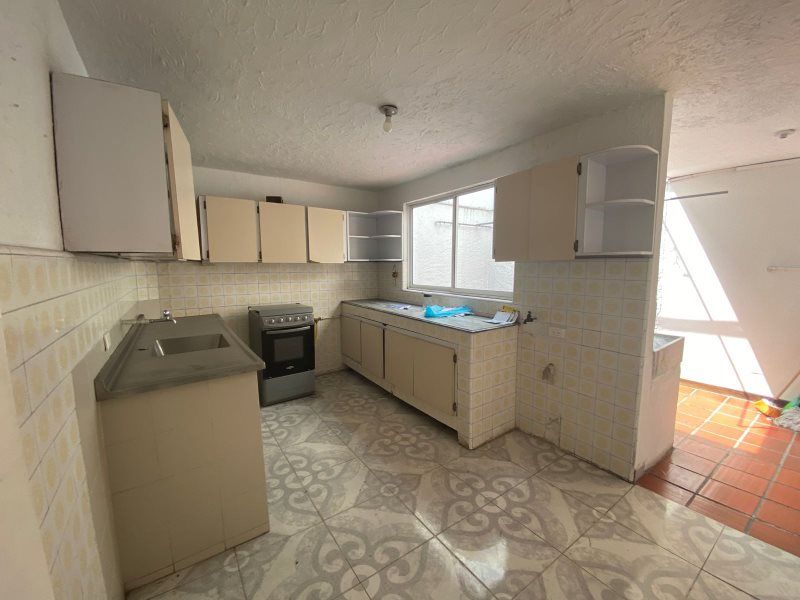 Casa en arriendo Antioquia Medellín Simón Bolívar 220 m2 Habitaciones 5 Baños 5 Garajes 0 Precio $12000000