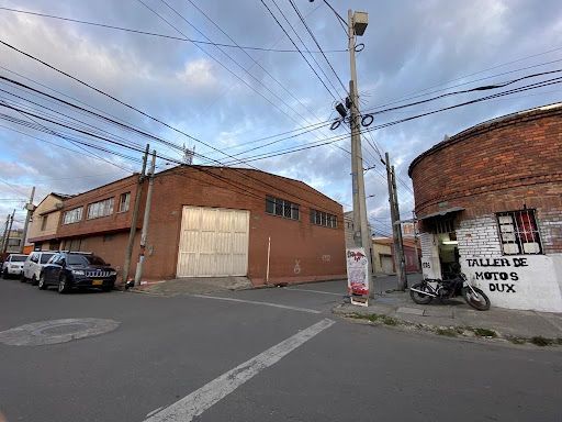 Bodega en arriendo Cundinamarca Bogotá Santander 350 m2 Habitaciones 0 Baños 3 Garajes 2 Precio $8900000