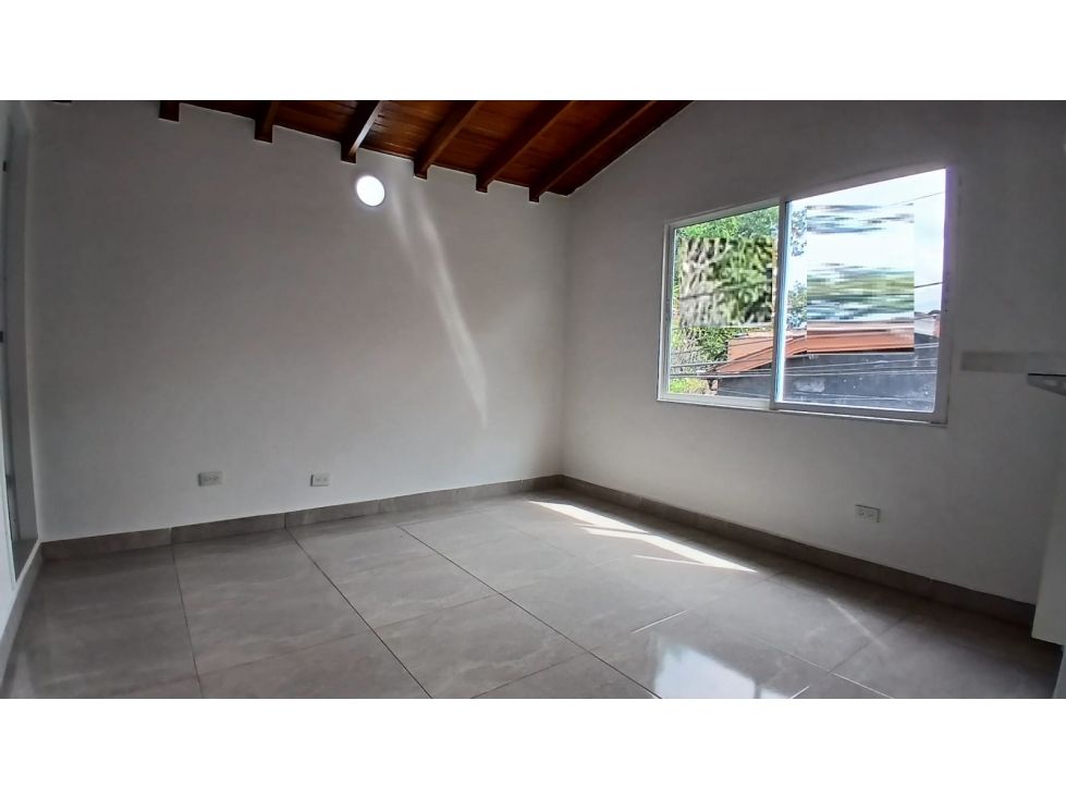 Casa en arriendo Antioquia Medellín Los Colores 230 m2 Habitaciones 4 Baños 5 Garajes 2 Precio $8000000