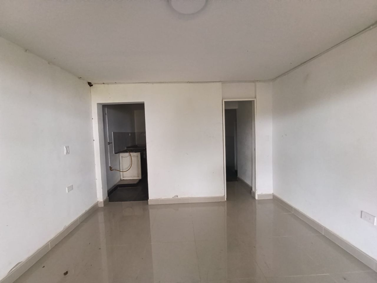 Local en arriendo Antioquia Medellín Florida Nueva 25 m2 Habitaciones 0 Baños 1 Garajes 0 Precio $3500000