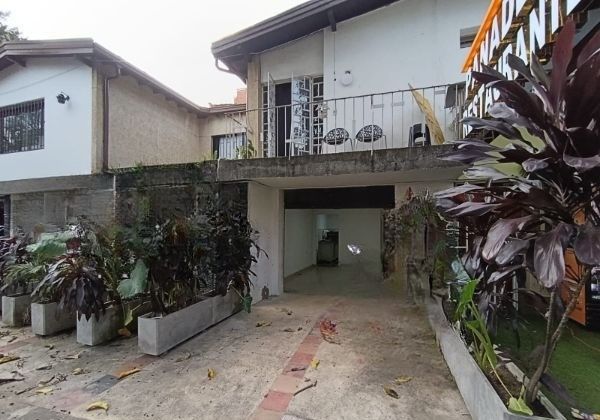 Local en arriendo Antioquia Medellín Florida Nueva 25 m2 Habitaciones 0 Baños 1 Garajes 0 Precio $3800000