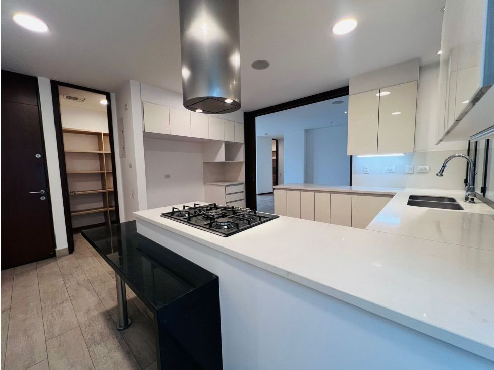 Apartamento en arriendo Antioquia Medellín San Lucas 200 m2 Habitaciones 5 Baños 6 Garajes 2 Precio $16000000