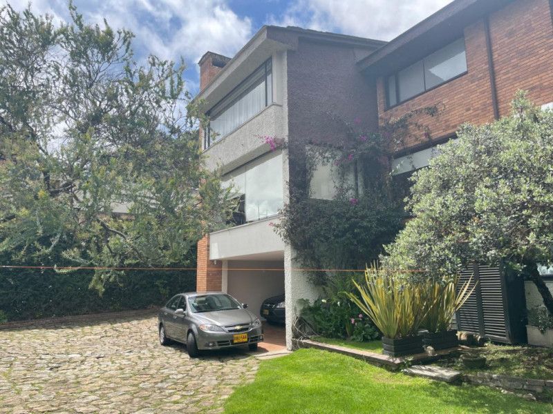 Casa en venta Cundinamarca Bogotá Cataluña 385 m2 Habitaciones 4 Baños 4 Garajes 4 Precio $5700000000