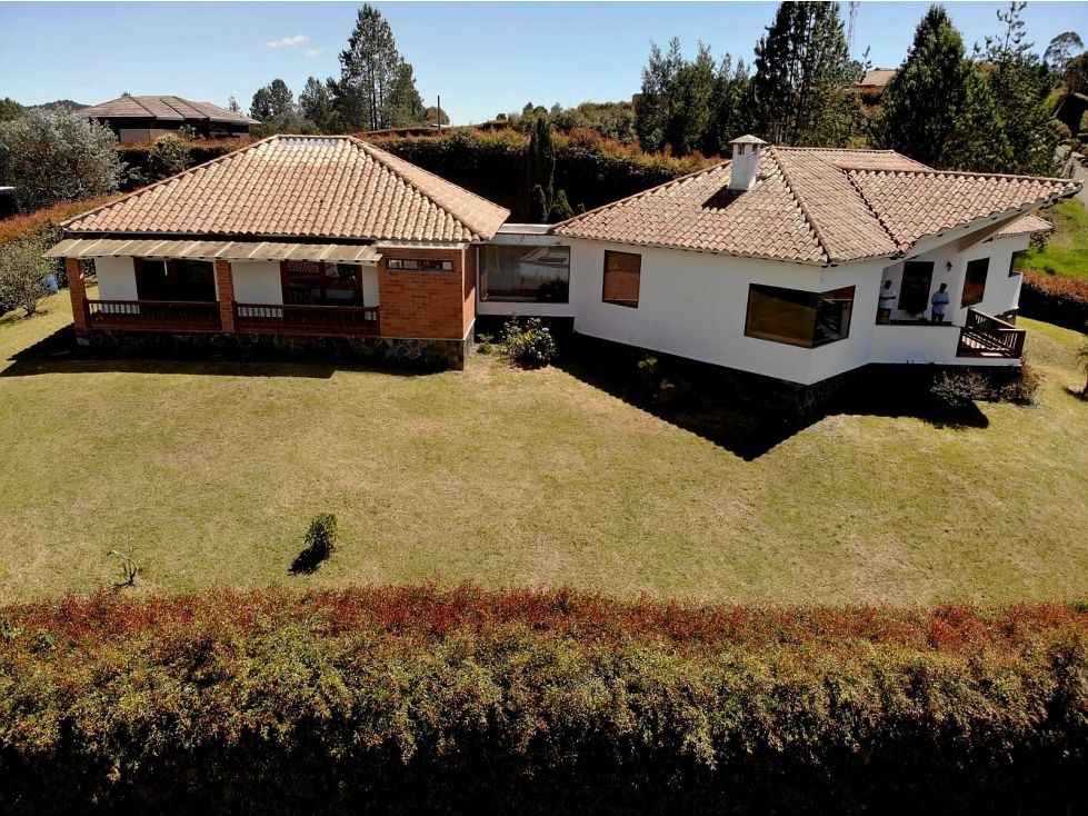 Casa en arriendo Antioquia Envigado Envigado 300 m2 Habitaciones 5 Baños 5 Garajes 3 Precio $12900000