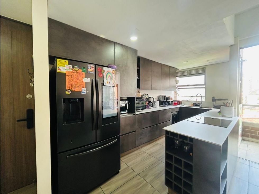 Apartamento en arriendo o venta Antioquia Envigado Bosques De Zúñiga 180 m2 Habitaciones 4 Baños 3 Garajes 2 Precio venta $1250000000 Precio arriendo $7000000