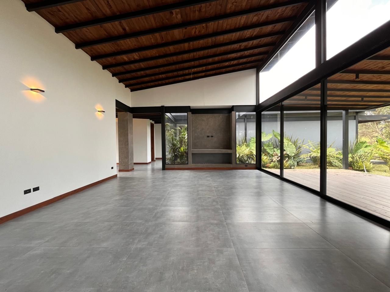 Casa en arriendo o venta Antioquia El Retiro Cn El Campo 1850 m2 Habitaciones 3 Baños 4 Garajes 6 Precio venta $3300000000 Precio arriendo $18700000